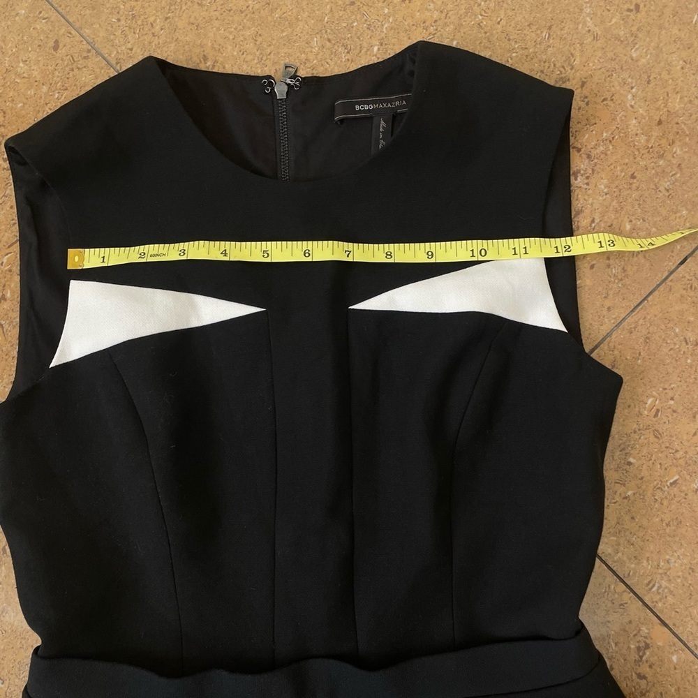 BCBGMaxAzria Black and White Geometric Sleeveless Blouse - Picture 3 of 11